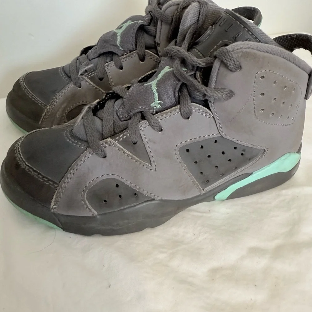 Nike Air Jordan 6 Retro Gray Green Glow Kids Size 12C
